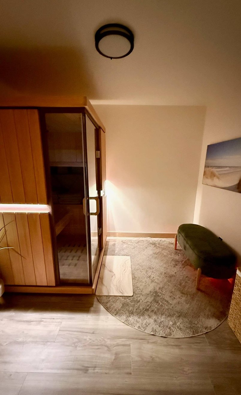 Advanced infrared red light therapy sauna at Picosa Ink
